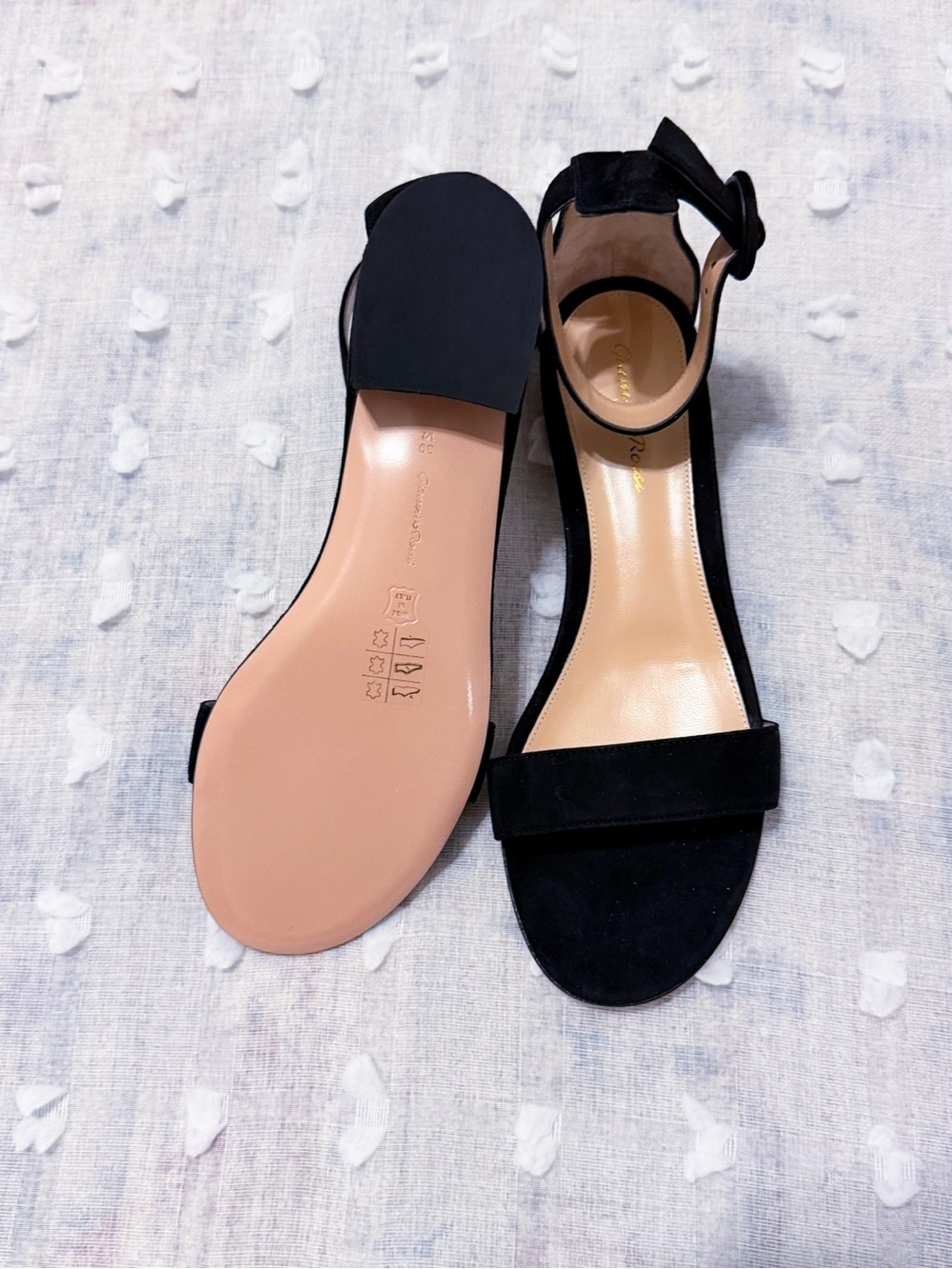 New! Gianvito Rossi low heel chic black suede sandals size 39.5